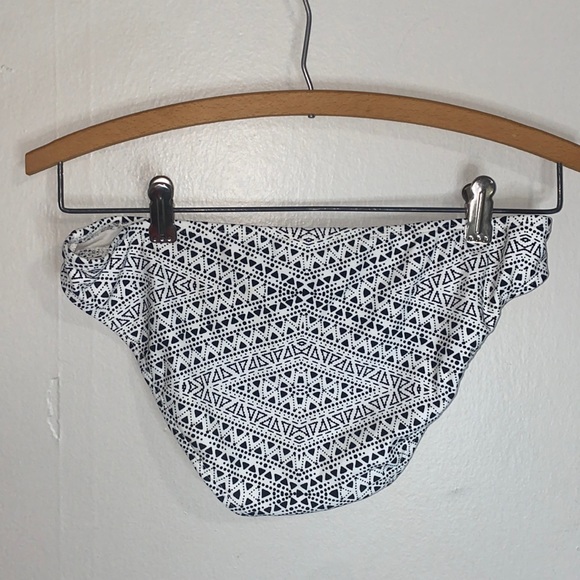 🌵Adorable NWT 2 piece bikini! - Picture 5 of 8